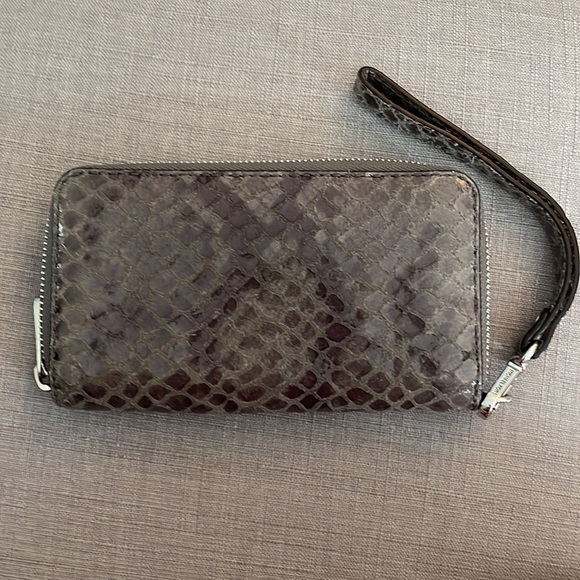 Michael Kors wallet and phone case - Picture 2 of 3